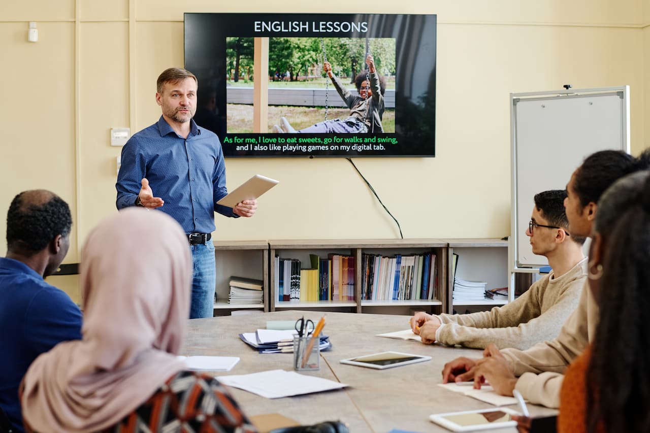 Just English İngilizce Üniversite Yaz Kursu öğrencileri grup aktivitesinde